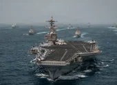 Buques de guerra de la Armada de EE.UU. desplegados en Medio Oriente, tras anunciar que reimpusieron este martes el bloqueo naval a Irán en el estrecho de Ormuz.
