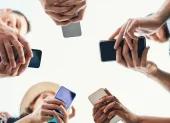 Usuarios en TikTok interactúan en medio de la controversia que generó el reto viral