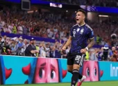 Lautaro Martínez celebra con euforia el tanto que aseguró la clasificación de Argentina.