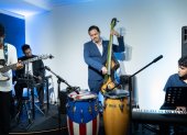 Cada nota equivocada activa procesos cerebrales de ajuste inmediato. Expertos y músicos coinciden en que la música enseña a perseverar y afrontar la frustración.