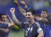 El capitán de la selección argentina de fútbol Lionel Messi se pone al nivel de un históric mundialista brasileño.