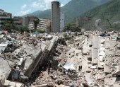 Gran parte de los edificios que colapsaron en el terremoto del 24 de junio en La Guaira fueron precisamente los construidos por los gobiernos de Chávez y Maduro.