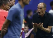 Thomas Tuchel, seleccionador de Inglaterra, reclama una decisión durante el partido ante Argentina por la semifinal del Mundial 2026.