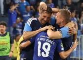 Juan Pablo Ruiz se abraza a Cristian Nasuti y Javier Klimowicz en Emelec.