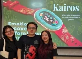 El equipo ecuatoriano presenta en China la pulsera que ayuda a detectar la ansiedad.
