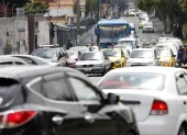 El aumento del tráfico en Quito impacta la calidad de vida y la productividad de sus habitantes.