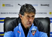 Patricio Hurtado dirigirá a Liga hoy ante Leones, tras la salida de Tiago Nunes de la dirección técnica.