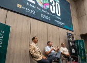 El alcalde de Samborondón, Juan José Yúnez, en la presentación del concurso en al UEES.