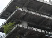 Fotografía que muestra las ruinas del antiguo edificio de una biblioteca en el centro histórico en San Salvador (El Salvador).