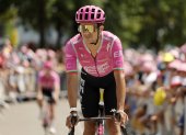 Richard Carapaz ascendió cuatro posiciones en la clasificación general del Tour de Francia 2026 tras completar una sólida actuación en la etapa 15.