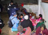Personas resguardándose tras un sismo en la provincia de Chupaca, en la región de Junín.