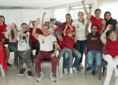 Hinchas españoles apoyaron a su selección a la distancia.