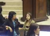 Liliana Durán (izquierda) es asambleísta por la Revolución Ciudadana y parte de la Comisión de Régimen Económico.