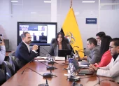 La Comisión de Transparencia recibió a un experto internacional para fortalecer la ley contra el reclutamiento de menores.