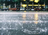 Las lluvias podrían estar acompañadas de tormentas eléctricas y ráfagas de viento en varias provincias del país.