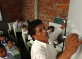 La educación es la base del desarrollo de una sociedad. Por ello lo fundamental en una buena educación es formar buenos ciudadanos que contribuyan a construir un mejor país.