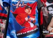 Fotografía que muestra una camiseta con la imagen estampada del presidente de Nicaragua, Daniel Ortega.