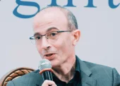 Yuval Noah Harari en una conferencia
