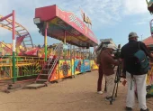 Una mujer cayó desde un juego mecánico en un parque de diversiones en Samanes, norte de Guayaquil.