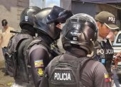 El personal policial acudió al mercado de La Libertad en donde un hombre fue asesinado la tarde de este martes