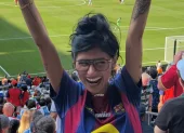 Mia Khalifa celebra en el estadio durante la final en la que España se consagró campeona.