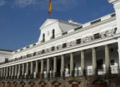 Comparar líderes autoritarios no resuelve la falta de límites al poder frente a la crisis actual.