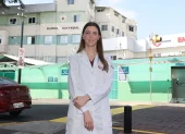 Mónica Gilbert lideró el equipo que realizó el primer trasplante de corazón en Guayaquil y continúa impulsando el desarrollo de la cirugía cardiovascular en Ecuador.