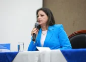 La vocal Elena Nájera actuó en el consejo consultivo con organizaciones políticas organizado por el CNE.