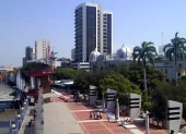 Malecón 2000, ícono urbano que refleja la convivencia entre arquitectura histórica y modernidad en la ciudad.