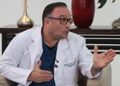 Juan Carlos González, médico emergenciólogo y precandidato del Partido Social Cristiano a la Prefectura del Guayas, asegura que priorizará la vialidad rural, la seguridad y la transparencia en la gestión provincial.