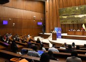 La universidad reunió a legisladores, jueces, fiscales y mandos militares para debatir cómo regular la inteligencia artificial y fortalecer la transparencia institucional.