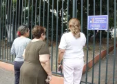 En Urdenor 1, los vecinos aprovechan las rejas para realizar caminatas y charlas.