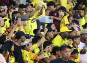Hinchas de Barcelona durante el partido ante Liga de Quito.