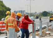 ATM instala nuevos guardavías en 12 puntos críticos de Guayaquil para reducir accidentes.