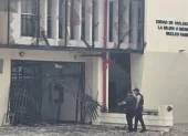 La Policía inspeccionó la unidad judicial de Machala tras la explosión que causó daños materiales en el edificio.