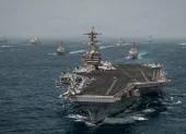 Buques de guerra de la Armada estadounidense desplegados en Medio Oriente, en fotografía difundida por el Comando Central