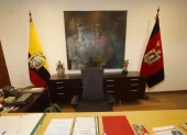 En el despacho del alcalde Pabel Muñoz, que busca la reelección, aunque su organización, la RC5, requiere un vehículo electoral.