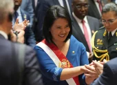 La presidenta de Perú, Keiko Fujimori, sale del Congreso tras posesionarse como presidenta de Perú para el quinquenio 2026-2031 este martes, en Lima (Perú).