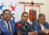 Médicos y representantes de pacientes con enfermedades raras y catastróficas pidieron en Guayaquil un acuerdo nacional por la crisis de salud en Ecuador.