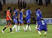 Deportivo Cuenca se impuso a Emelec en el estadio Alejandro Serrano Aguilar.
