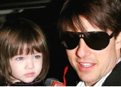 Suri Cruise junto a su padre, Tom Cruise.