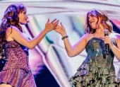 Show de Brenda y Laura recordando los éxitos de la novela juvenil Patito Feo.