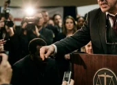El populismo penal traslada el juicio de los tribunales a las ruedas de prensa, sustituyendo la presunción de inocencia por veredictos mediáticos.