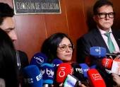 Angie Rodríguez habla con periodistas tras presentar una denuncia ante la Comisión de Acusación de la Cámara de Representantes contra el presidente Gustavo Petro