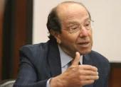 Osvaldo Hurtado asumió la Presidencia de la República del Ecuador en 1981, tras el fallecimiento de Jaime Roldós Aguilera en un accidente aéreo.