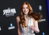 La actriz Sadie Sink llega al estreno mundial de Spider-Man: Brand New Day en el Dolby Theatre de Los Ángeles, California (EE. UU.), el 27 de julio de 2026.