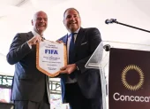 El presidente de FIFA, Gianni Infantino, junto al titular de la Concacaf, Víctor Montagliani.