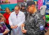 El ministro de Salud, Juan Carlos Aveiga, y el ministro del Interior, John Reimberg.