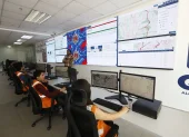 El nuevo centro de monitoreo vigilará recorridos, horarios y velocidad de los buses, mientras transportistas analizan cómo financiar la modernización exigida oficialmente.