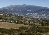 El volcán Ilaló ha perdido cobertura vegetal por construcciones y expansión urbana, mientras una ordenanza busca fortalecer su protección ambiental integral.